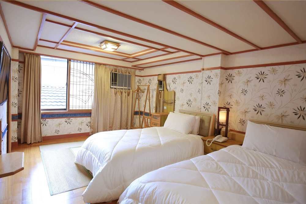 Phoenix Pavilion Hot Spring Hotel Taipei Exterior photo